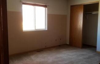 1 bed, 1 bath, 2,506 sqft, $650