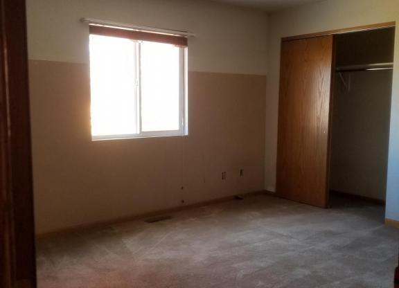 1 bed, 1 bath, 2,506 sqft, $650