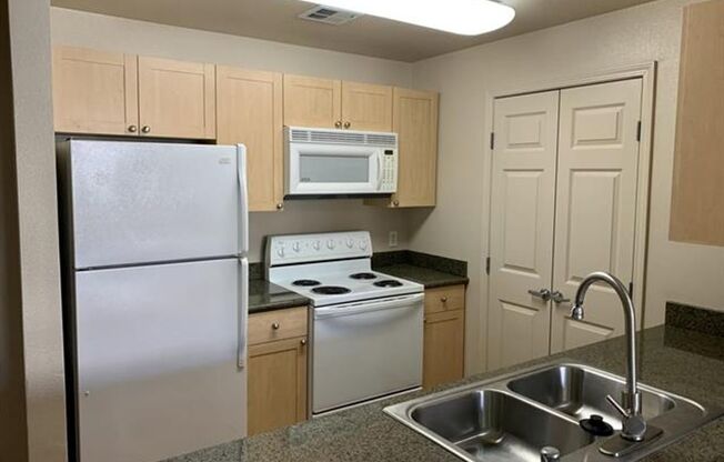 Modern upscale condo! 1550 Technology Drive #4071