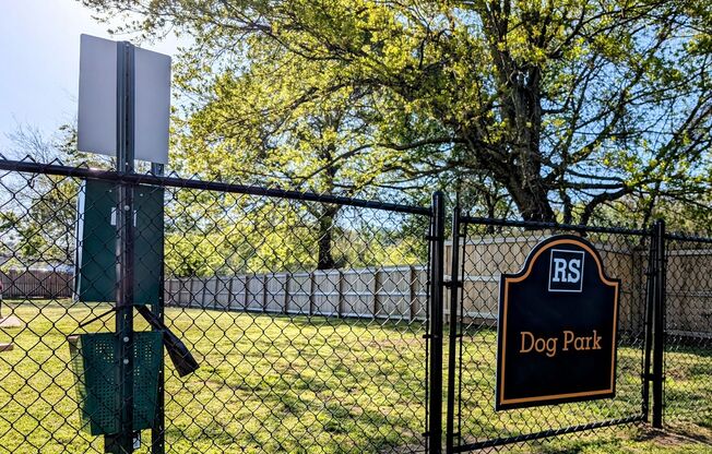 Ramsey Square: 1 & 2 Bedroom Apartments with Dog Park & Pool