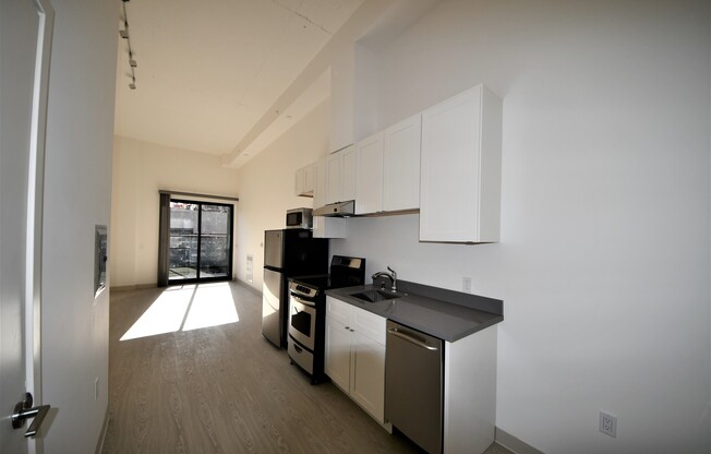 Studio, 1 bath, 390 sqft, $2,845, Unit 1335 Folsom St, Unit 104