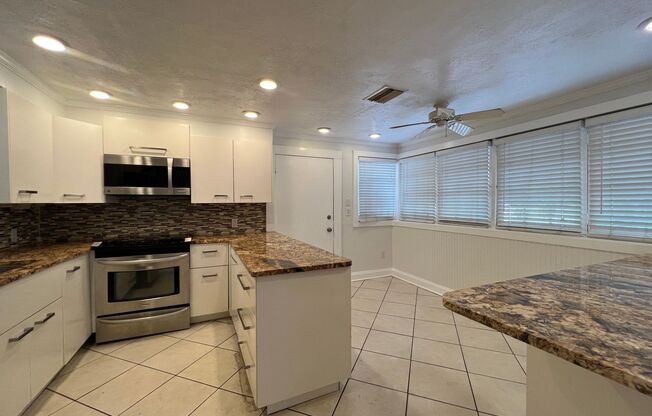 2 beds, 1 bath, $1,800, Unit Unit A