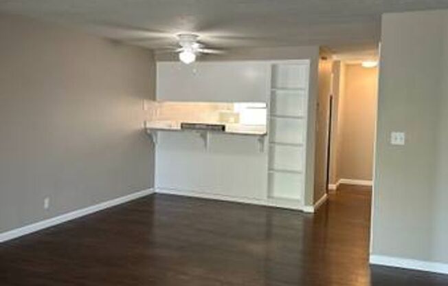 2 beds, 1 bath, 900 sqft, $1,350