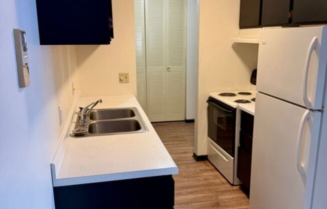 2 beds, 2 baths, 1,050 sqft, $1,250, Unit 7700-104