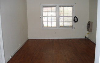 2 beds, 1 bath, $1,200