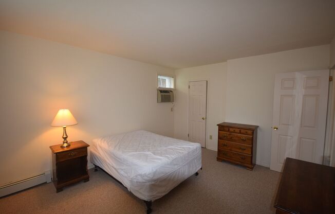 2 beds, 1 bath, 874 sqft, $1,445, Unit L-13