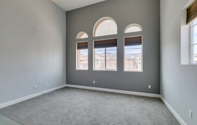 Spacious 4-Bed Home with Loft, Balcony & Stunning Views