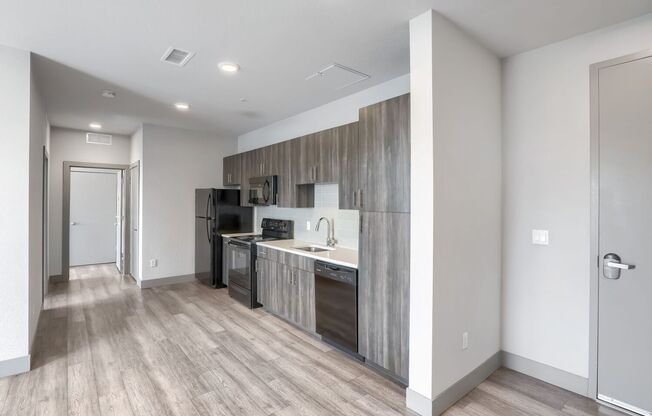 3 beds, 3 baths, 900 sqft, $2,400, Unit 204