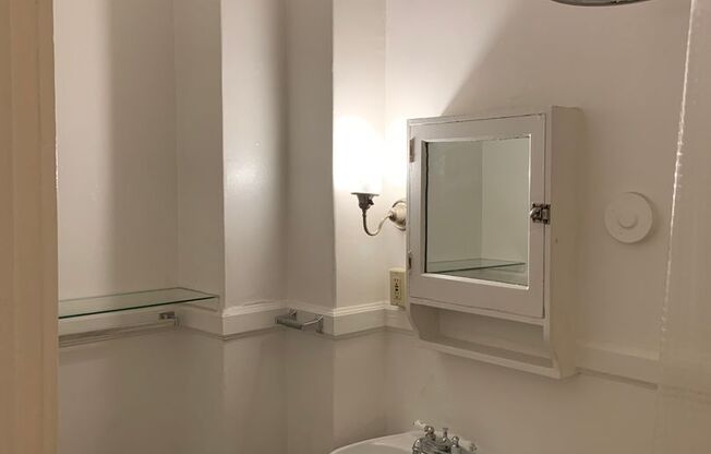 Studio, 1 bath, 375 sqft, $795, Unit 407