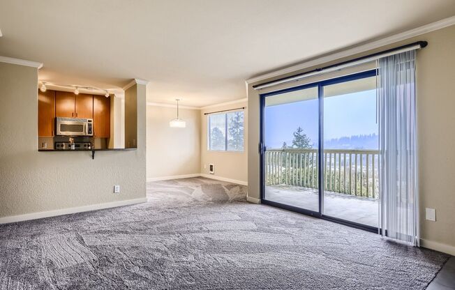 Updated 2 Bed Kirkland Condo at the Ideal Location!