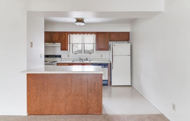 2 beds, 1 bath, $950, Unit 302