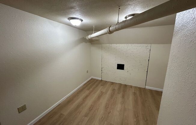 2 beds, 1 bath, $1,150, Unit Apt 8