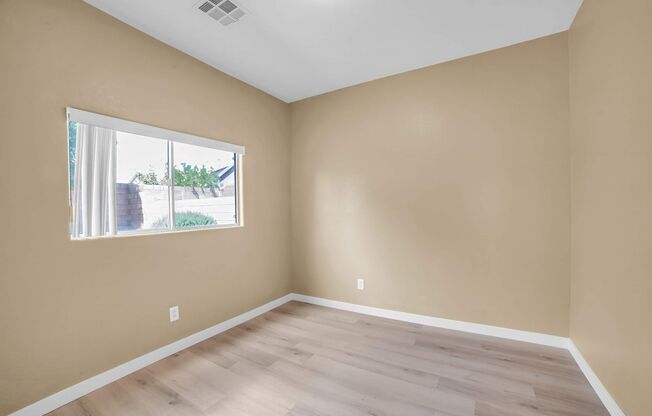 MOVE-IN READY! BEAUTIFUL 4-BEDROOM HOME IN GREAT LOCATION!