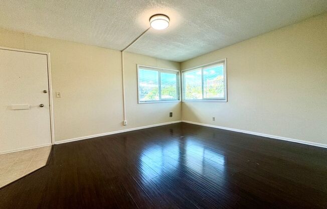 Montavilla Upstairs Townhouse~ Off Street Parking~ 89 Walk Score~ 99 Bike Score~ Pets Welcome!