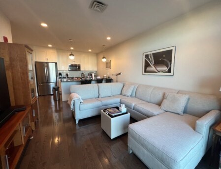 2 beds, 2 baths, 1,200 sqft, $4,500, Unit 414