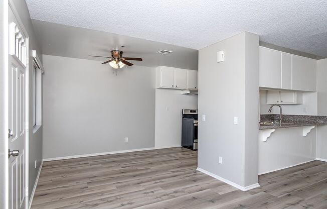 2 beds, 1 bath, 850 sqft, $2,100, Unit 26