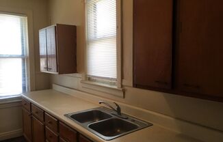 Studio, 1 bath, 400 sqft, $600, Unit #4