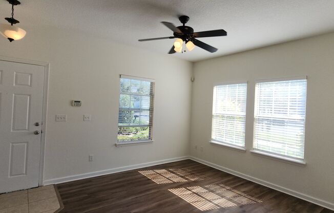 Jennings Point In Oakleaf Condo