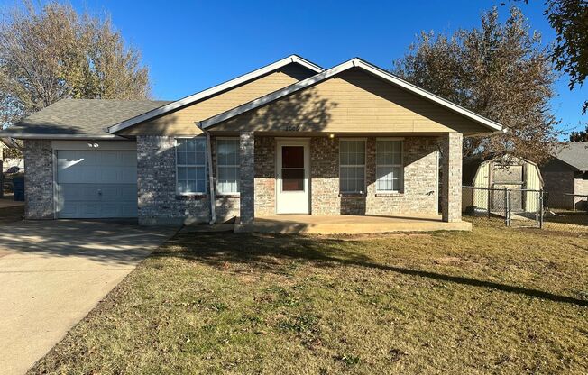 Move -in Special: Remodeled 4 bed 2 bath in Midwest City