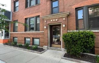 Must See Duplex in Lakeview!