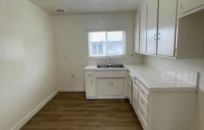 Upper 2 Bedroom, 1 Bath Ready for Move In