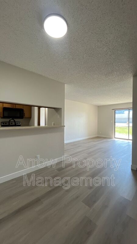 2340 N 44 ST