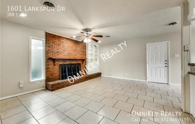 1601 LARKSPUR DR