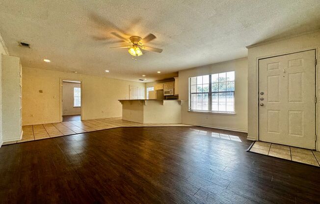 Spacious 1-, 2- and 3-bedroom duplexes at The Legend near Baylor!