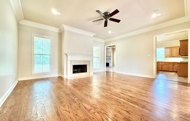 Spacious 4-Bedroom with Fireplace & Fenced Yard in Baton Rouge
