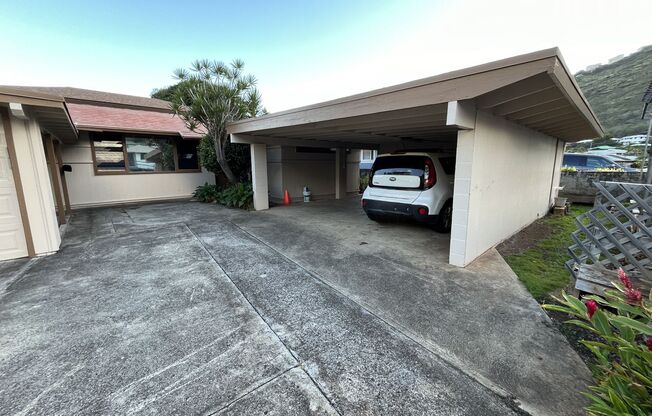 'Aina Haina (Hawaii Kai) - 3 bedrooms, 2 bathroom, 2 car carport, includes water/sewer