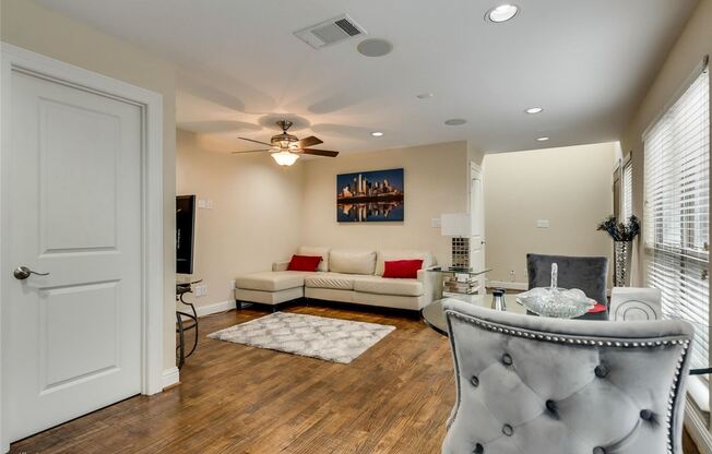 4973 Thunder Rd Unit B