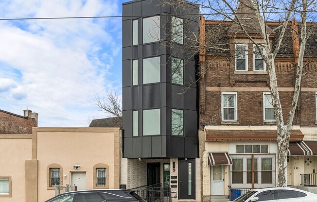 4710 WOODLAND AVE