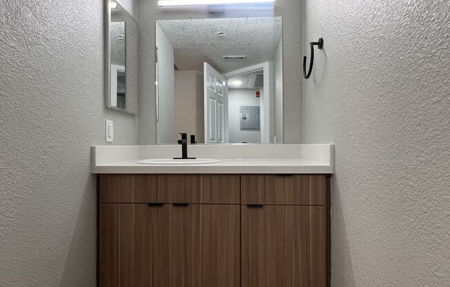 2 beds, 1 bath, 821 sqft, $2,750, Unit K006