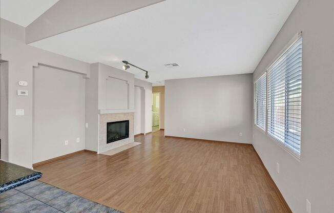 1038 TWIN BERRY CT