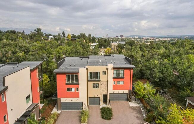 Luxury Townhouse, Minutes from Downtown