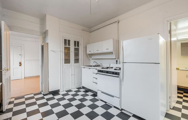 Great deal on a plex in Goose Hollow!