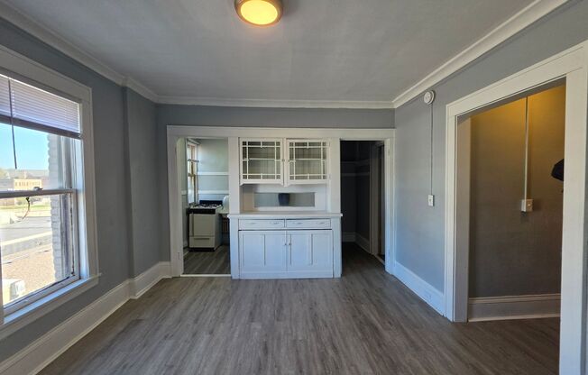 Studio, 1 bath, 300 sqft, $899, Unit Unit 312