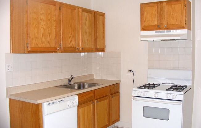 1400 W Taylor