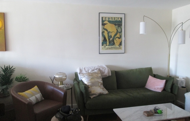 2 beds, 1 bath, 950 sqft, $2,650, Unit 203