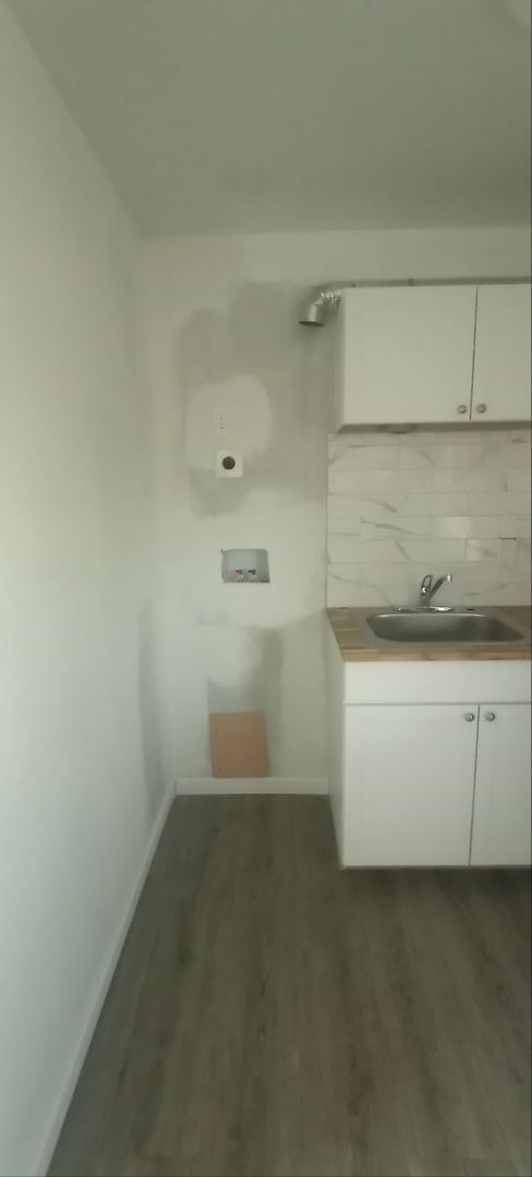 1 bed, 1 bath, $925, Unit # 4