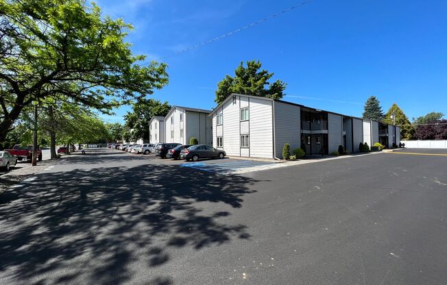 2 beds, 1 bath, 780 sqft, $1,100, Unit 30