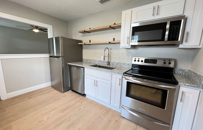 Renovated 2 Bedroom Jacksonville Heights Apartment