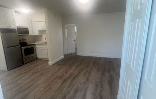 1 bed, 1 bath, 700 sqft, $1,625, Unit 9