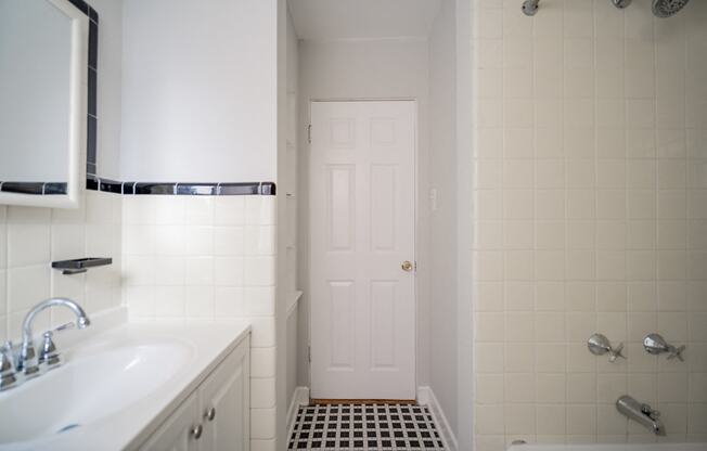 Bathroom 7347-G