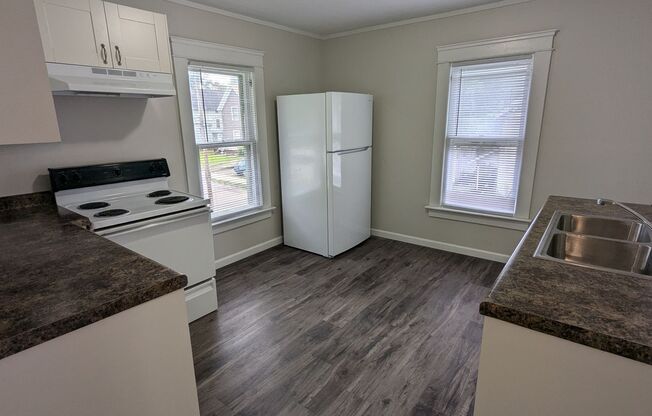 2 beds, 1 bath, $1,150, Unit Unit 2