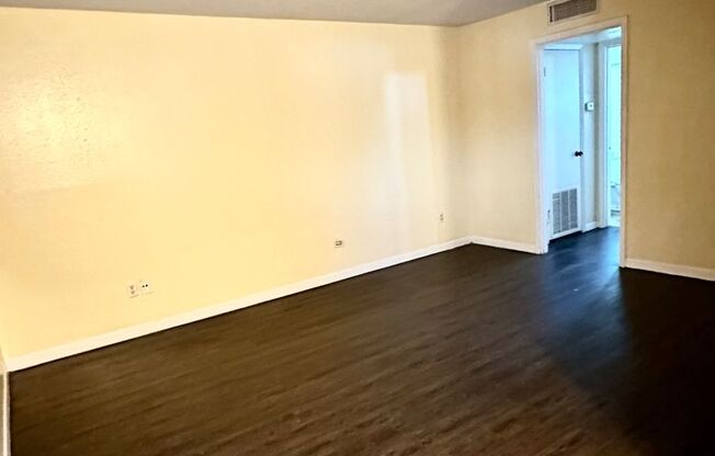 1 bed, 1 bath, 615 sqft, $1,015, Unit 305