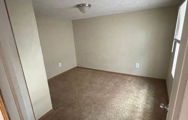 2 beds, 1 bath, 1,470 sqft, $1,330, Unit 2