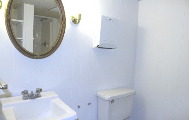 2 beds, 1 bath, 2 sqft, $975, Unit #150