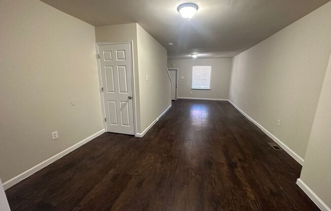 3 beds, 1 bath, $1,220