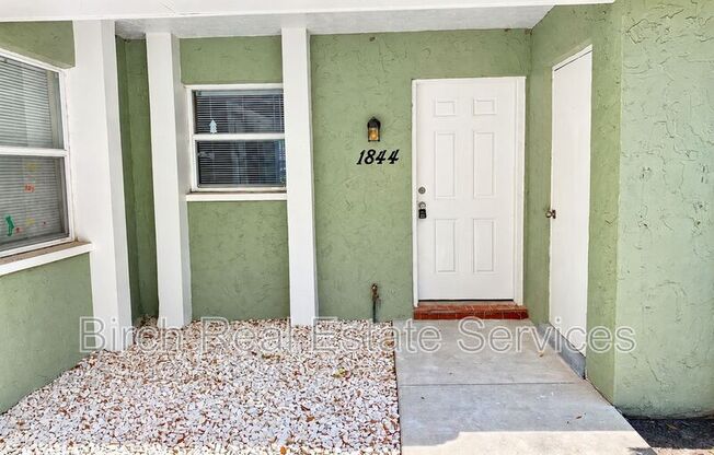 1844 E DR